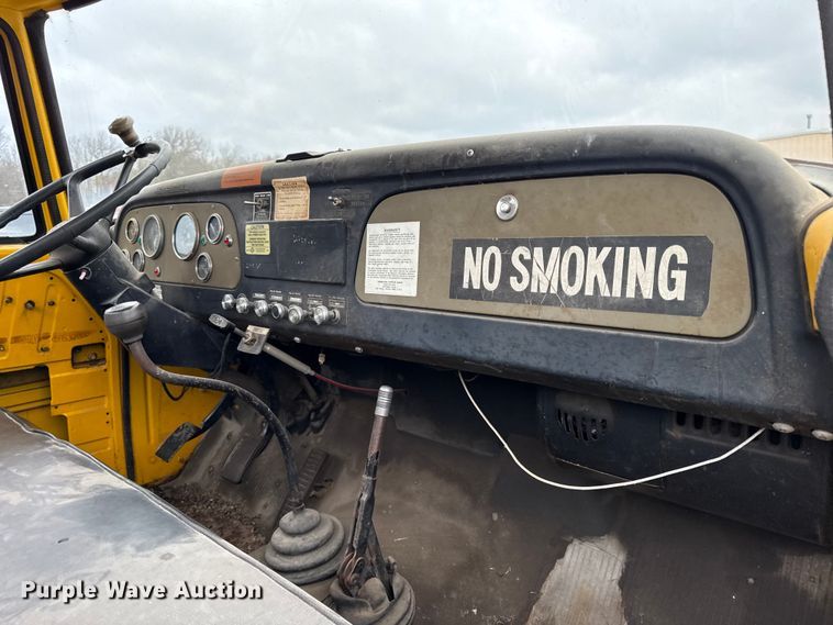 image for item EC4493 1978 International Loadstar 1600 truck cab and chassis