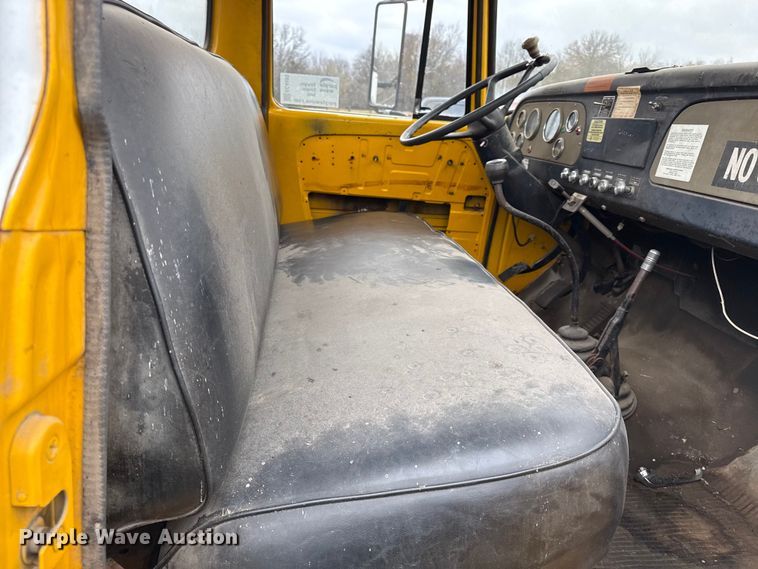 image for item EC4493 1978 International Loadstar 1600 truck cab and chassis