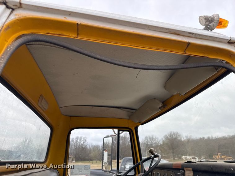 image for item EC4493 1978 International Loadstar 1600 truck cab and chassis