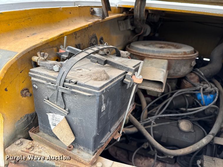 image for item EC4493 1978 International Loadstar 1600 truck cab and chassis