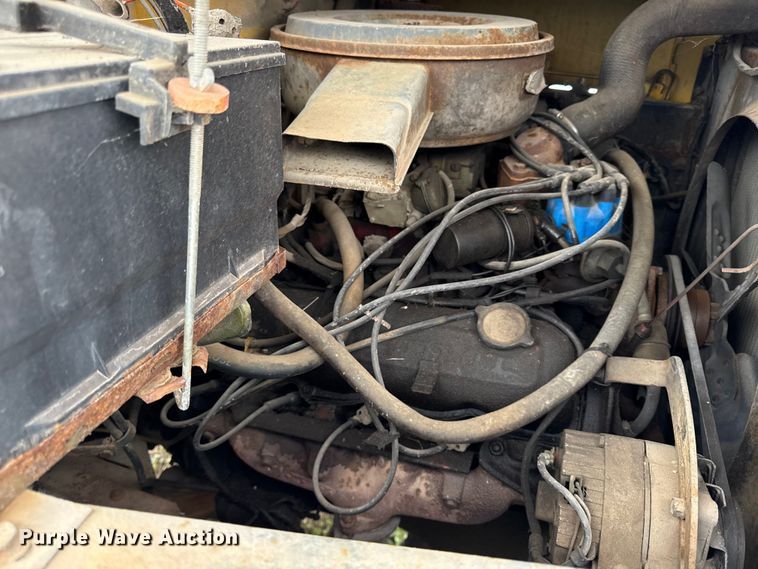 image for item EC4493 1978 International Loadstar 1600 truck cab and chassis