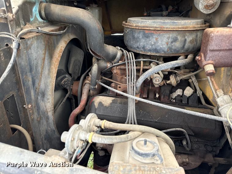 image for item EC4493 1978 International Loadstar 1600 truck cab and chassis