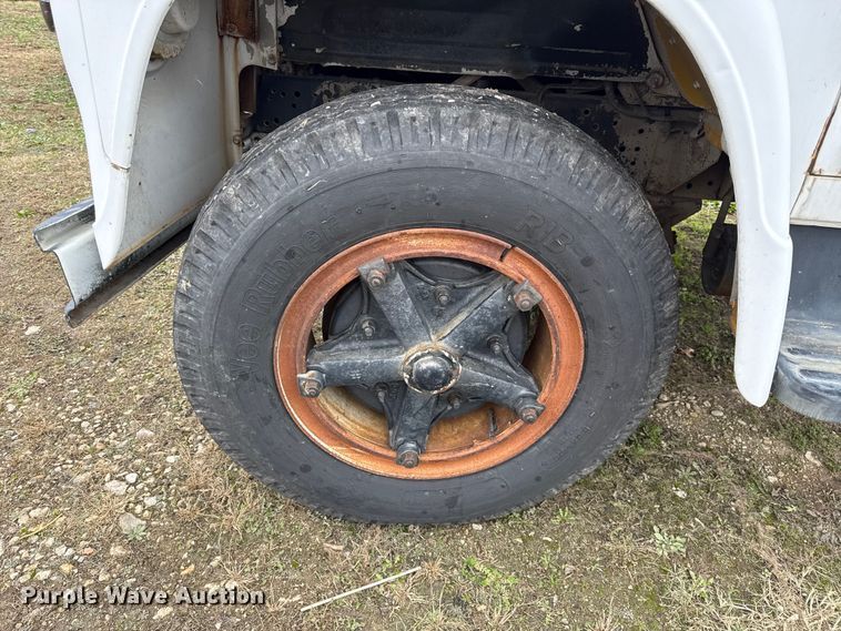 image for item EC4493 1978 International Loadstar 1600 truck cab and chassis