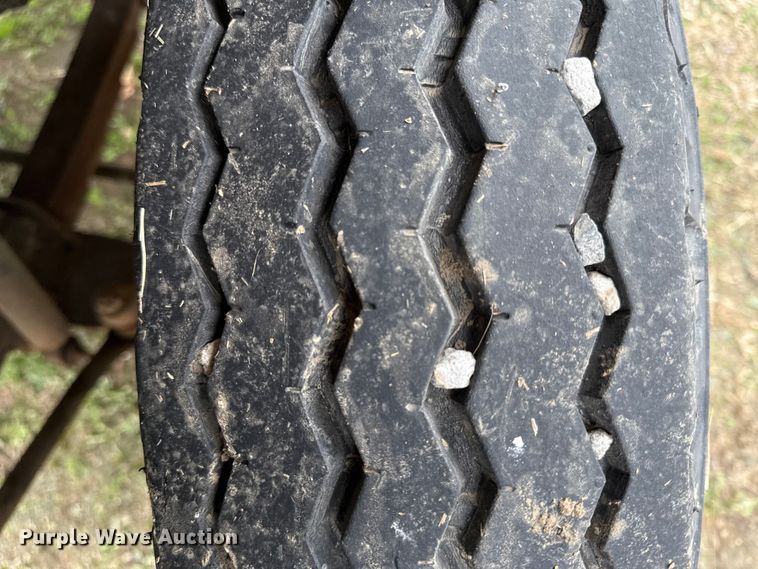 image for item EC4493 1978 International Loadstar 1600 truck cab and chassis