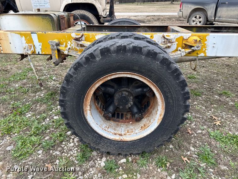 image for item EC4493 1978 International Loadstar 1600 truck cab and chassis