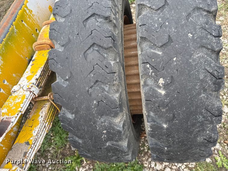 image for item EC4493 1978 International Loadstar 1600 truck cab and chassis