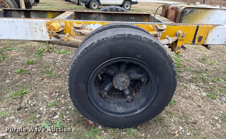 image for item EC4493 1978 International Loadstar 1600 truck cab and chassis