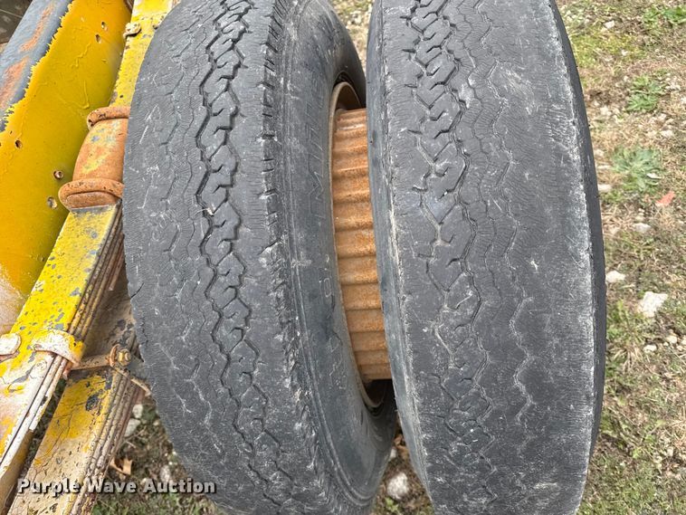 image for item EC4493 1978 International Loadstar 1600 truck cab and chassis