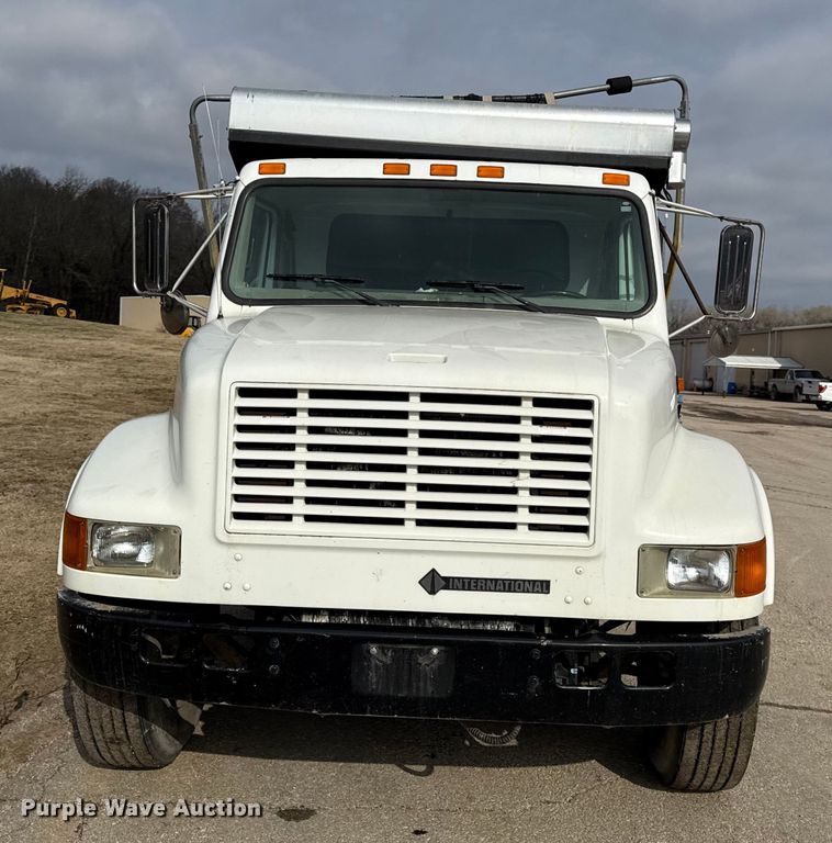 image for item EC4494 2000 International 4700 dump truck
