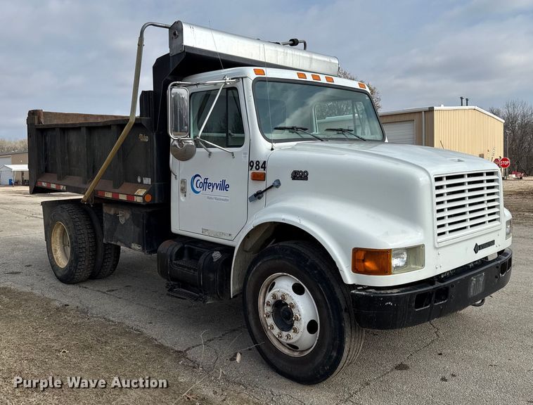 image for item EC4494 2000 International 4700 dump truck