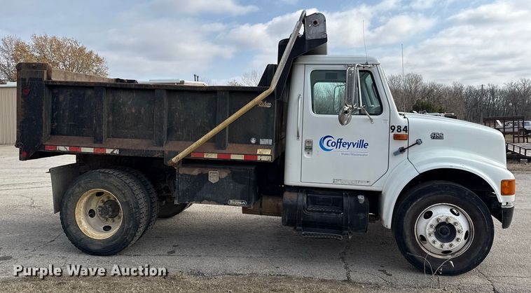 image for item EC4494 2000 International 4700 dump truck