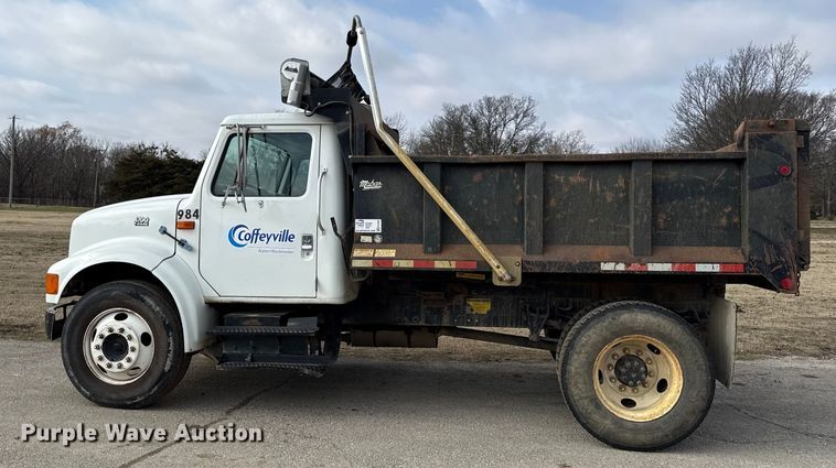 image for item EC4494 2000 International 4700 dump truck