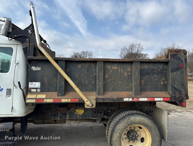 image for item EC4494 2000 International 4700 dump truck