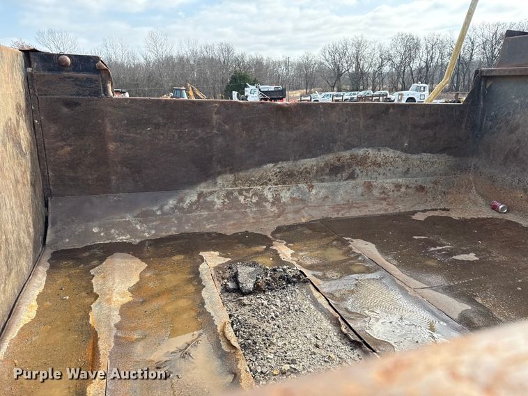 image for item EC4494 2000 International 4700 dump truck