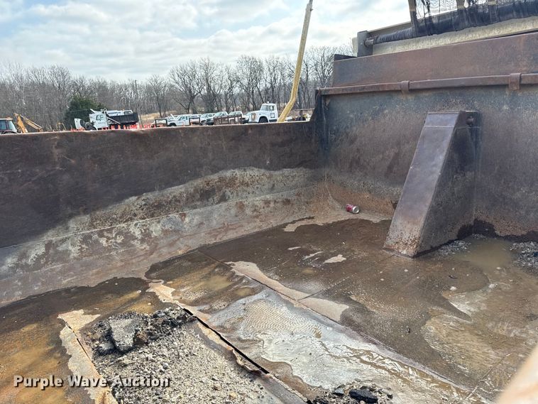 image for item EC4494 2000 International 4700 dump truck