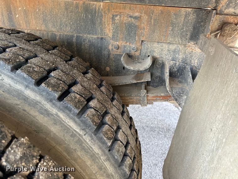 image for item EC4494 2000 International 4700 dump truck