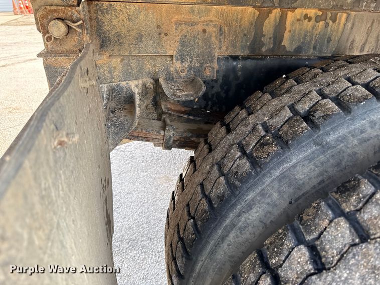 image for item EC4494 2000 International 4700 dump truck