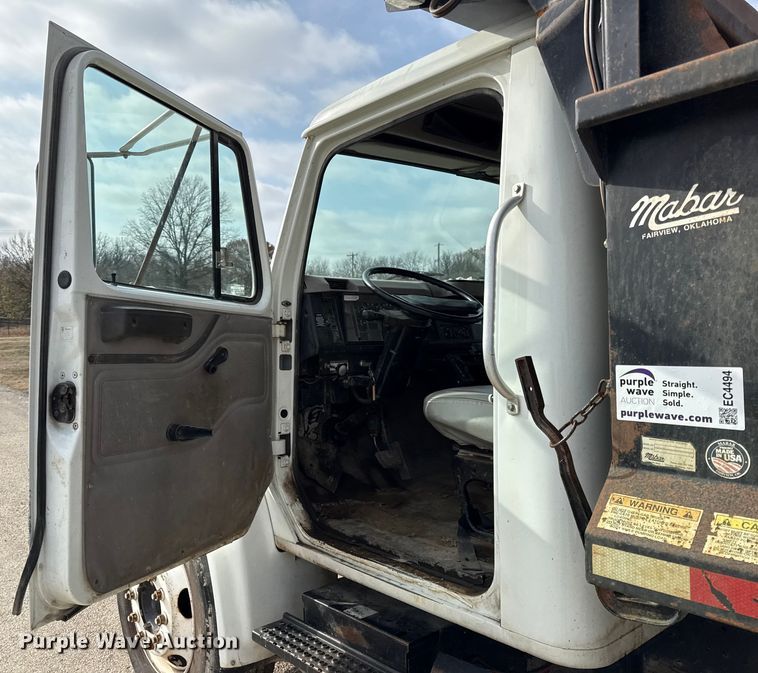 image for item EC4494 2000 International 4700 dump truck