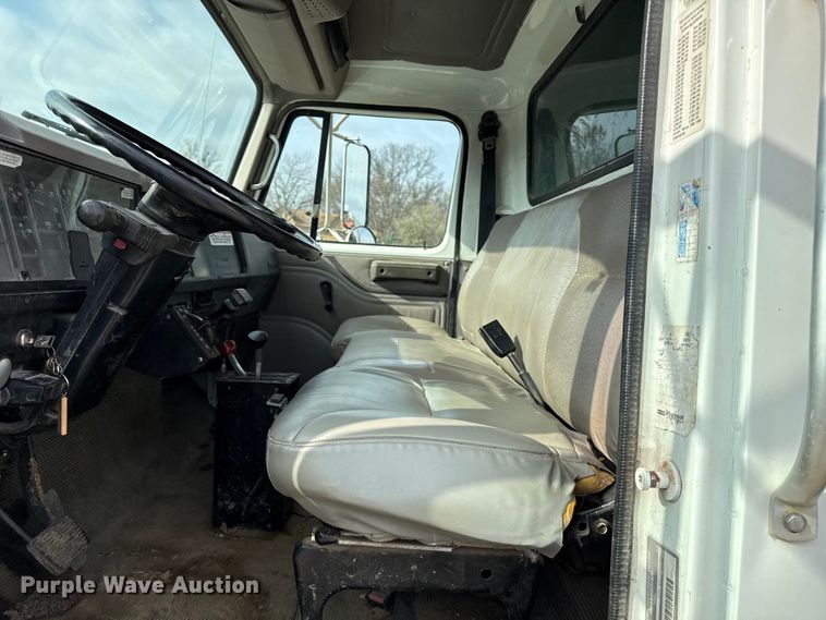 image for item EC4494 2000 International 4700 dump truck