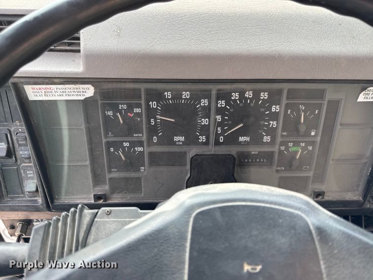 image for item EC4494 2000 International 4700 dump truck