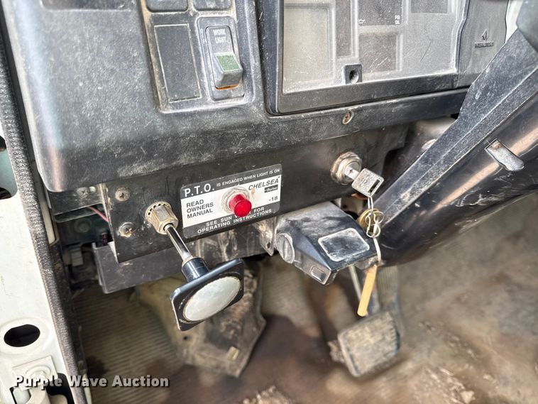 image for item EC4494 2000 International 4700 dump truck