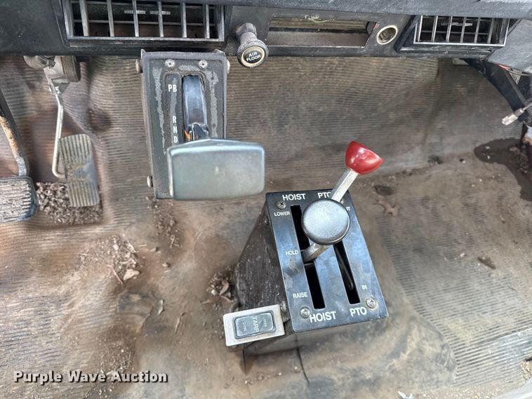 image for item EC4494 2000 International 4700 dump truck