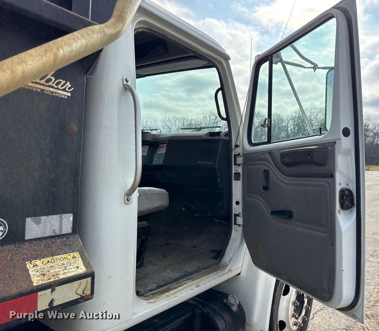 image for item EC4494 2000 International 4700 dump truck