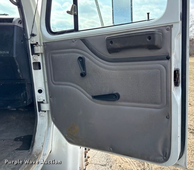 image for item EC4494 2000 International 4700 dump truck