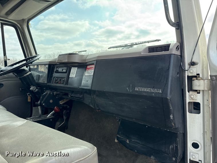 image for item EC4494 2000 International 4700 dump truck