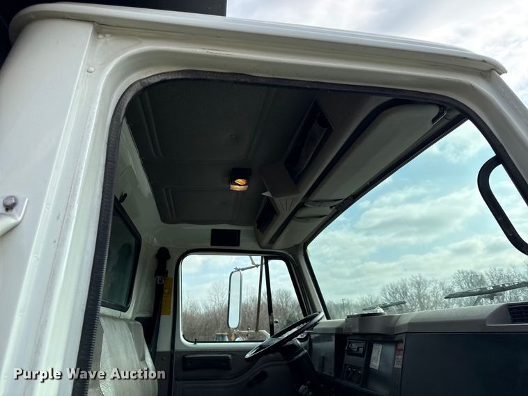 image for item EC4494 2000 International 4700 dump truck