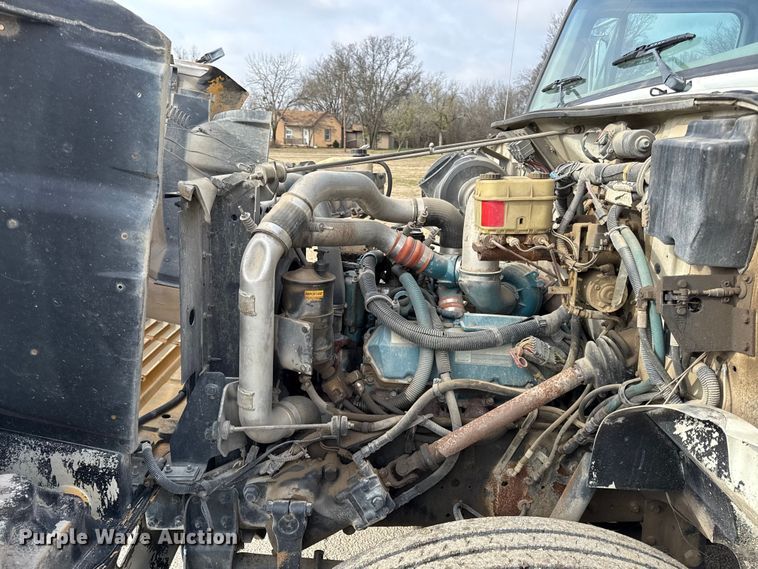 image for item EC4494 2000 International 4700 dump truck