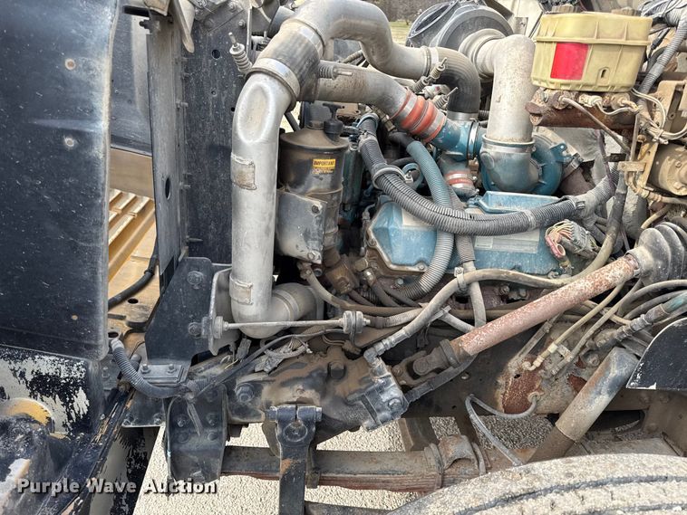 image for item EC4494 2000 International 4700 dump truck