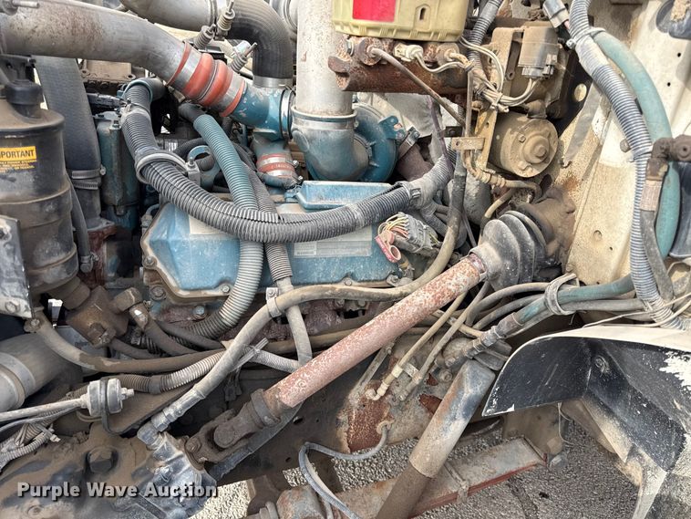 image for item EC4494 2000 International 4700 dump truck