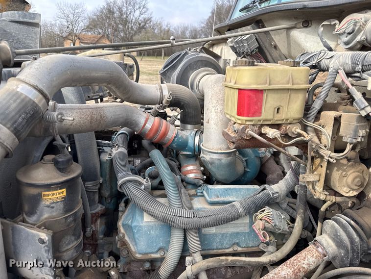 image for item EC4494 2000 International 4700 dump truck