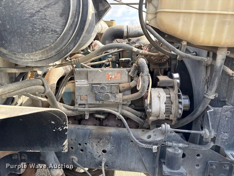 image for item EC4494 2000 International 4700 dump truck