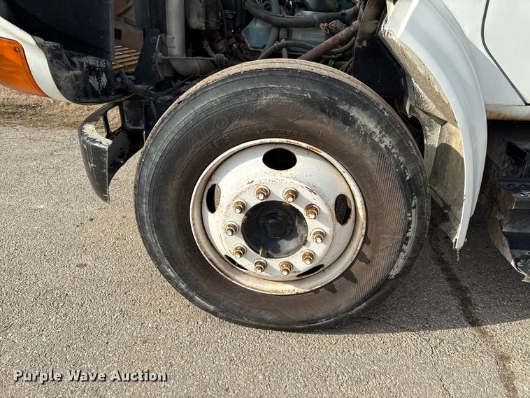 image for item EC4494 2000 International 4700 dump truck