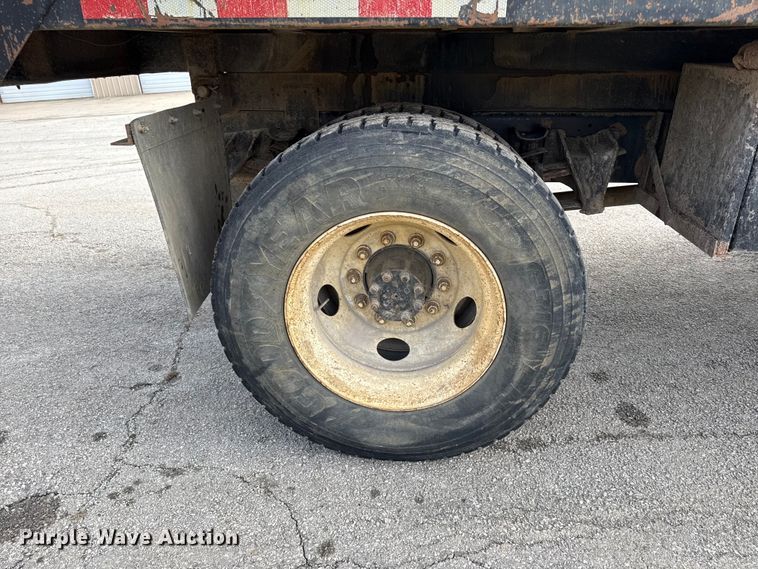 image for item EC4494 2000 International 4700 dump truck