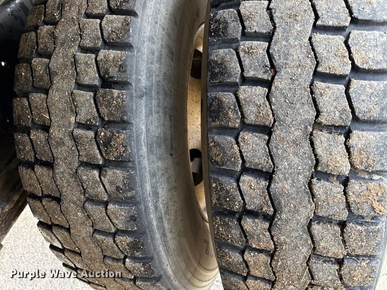 image for item EC4494 2000 International 4700 dump truck