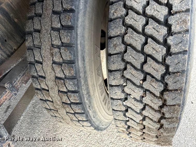 image for item EC4494 2000 International 4700 dump truck