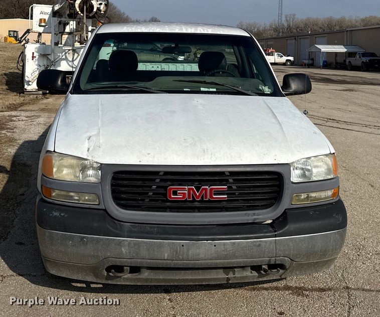 image for item EC4495 2002 GMC Sierra 1500 pickup truck