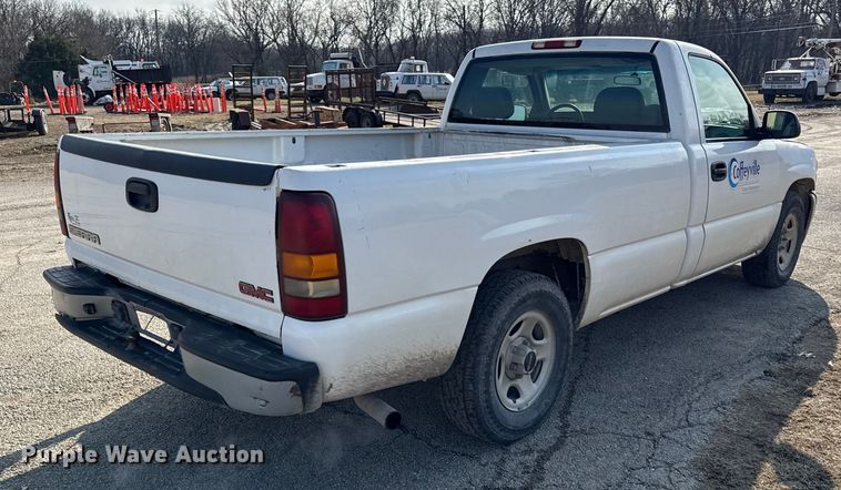 image for item EC4495 2002 GMC Sierra 1500 pickup truck