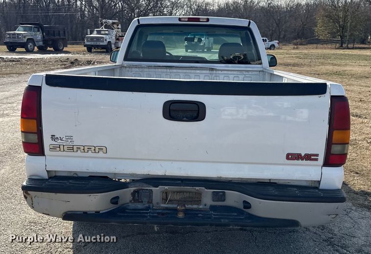 image for item EC4495 2002 GMC Sierra 1500 pickup truck