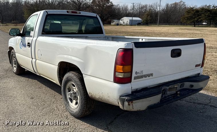 image for item EC4495 2002 GMC Sierra 1500 pickup truck