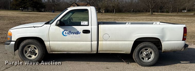 image for item EC4495 2002 GMC Sierra 1500 pickup truck