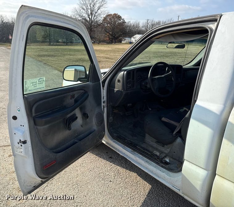 image for item EC4495 2002 GMC Sierra 1500 pickup truck