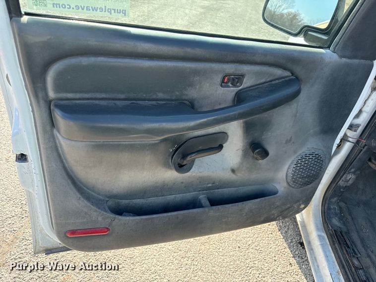 image for item EC4495 2002 GMC Sierra 1500 pickup truck