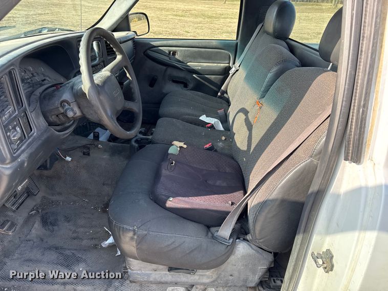 image for item EC4495 2002 GMC Sierra 1500 pickup truck