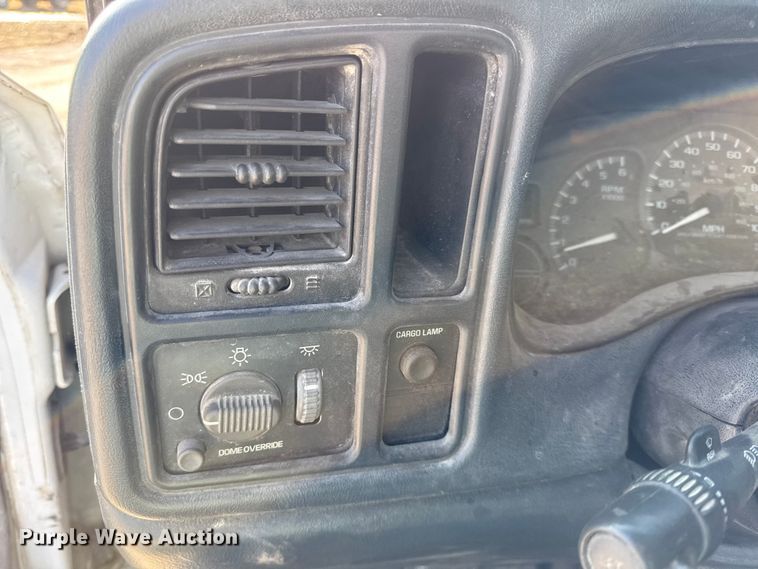 image for item EC4495 2002 GMC Sierra 1500 pickup truck