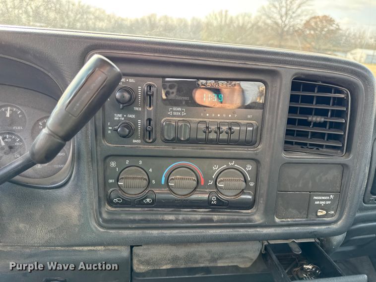 image for item EC4495 2002 GMC Sierra 1500 pickup truck