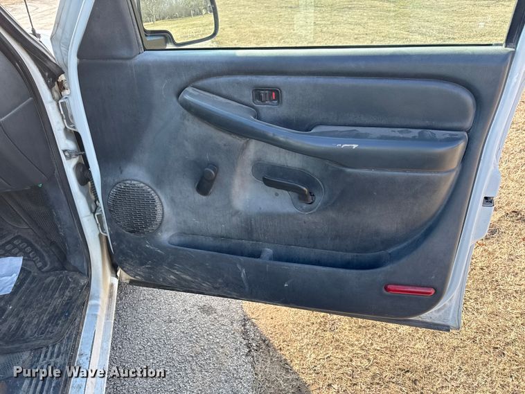 image for item EC4495 2002 GMC Sierra 1500 pickup truck